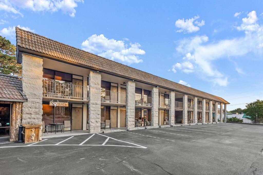Stonegate Lodge King Bed Wifi Roku Tv Salt Water Pool Room #203 Eureka Springs Exterior foto